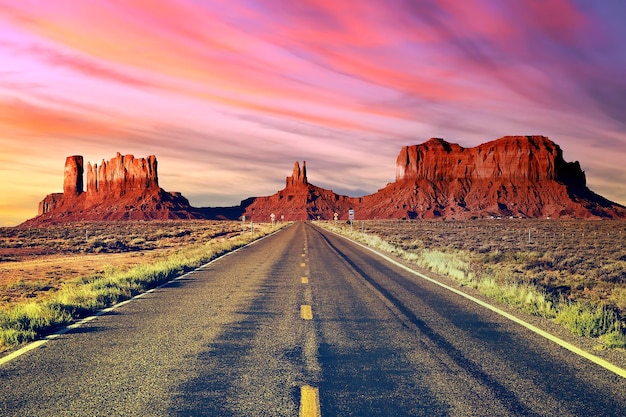 Free photo long road at monument valley at sunset