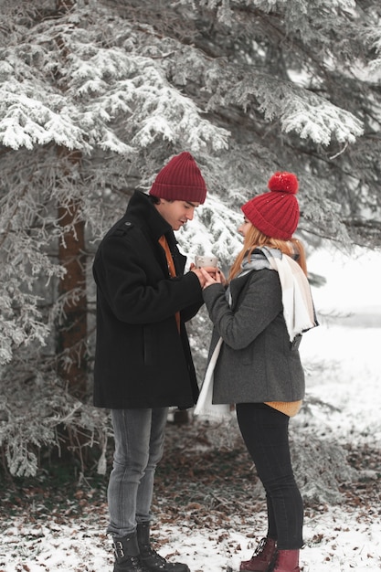 Free photo long shot of couple holding hands