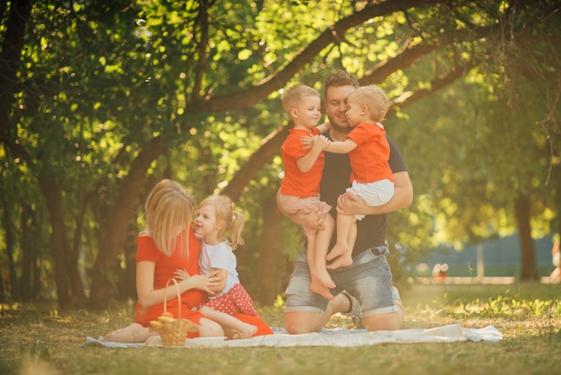 Free Photo long shot family in the park