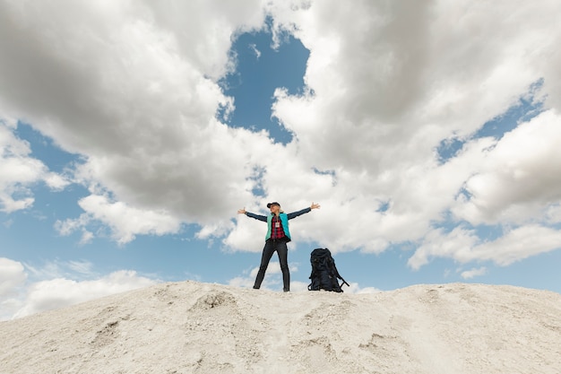 Free photo long shot traveler enjoying nature