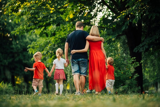 Free photo long shot with family from behind