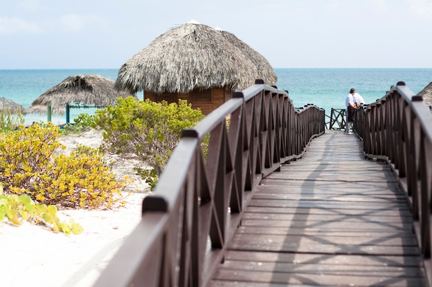 Free photo long shot of wooden foodbridge leading to the beach