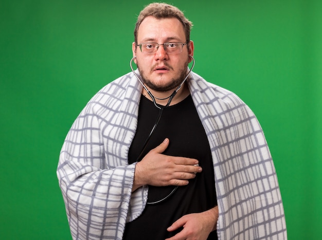 Free photo looking camera middle-aged ill male wrapped in plaid listening to his own heartbeat