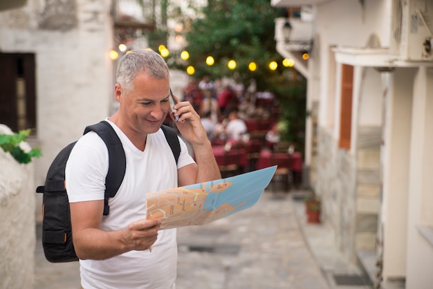 Free photo lost tourist looking at city map on a trip. looking for directions.