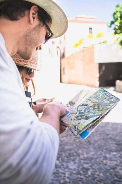 Free Photo lost tourists with a map