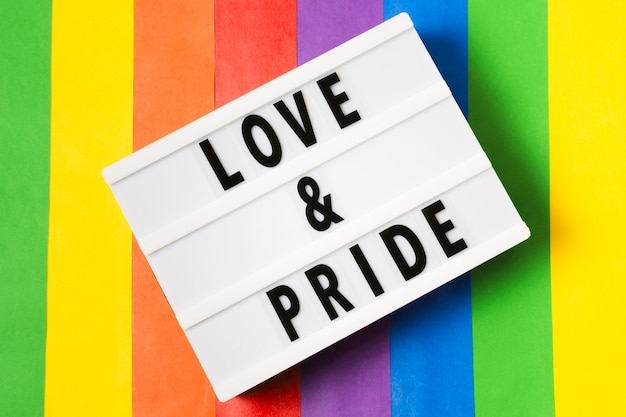 Free photo love and pride concept with rainbow background