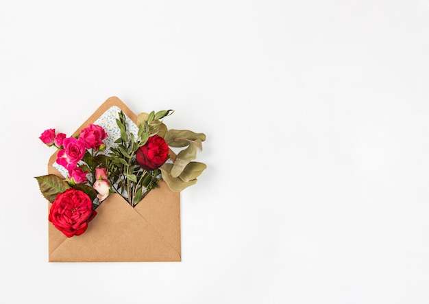 Free photo love or valentine's day concept. red beautiful roses in envelopen