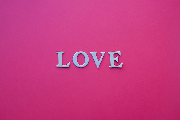 Free photo love writing on magenta background