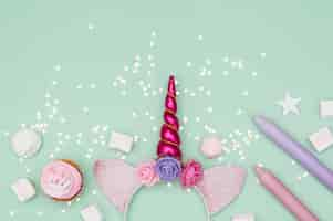 Free photo lovely birthday composition with party elements