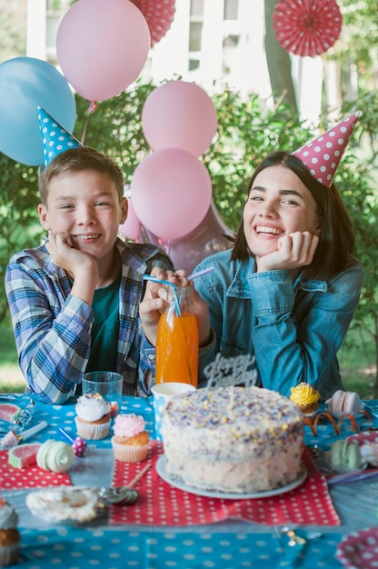 Free photo lovely birthday concept with happy family