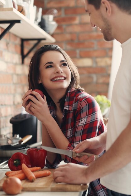 Free Photo lovely couple in the kitchen