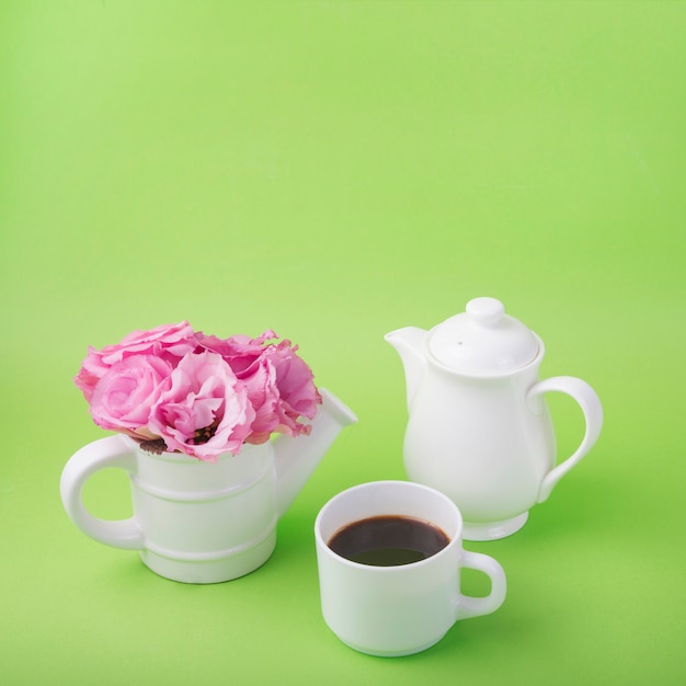 Free Photo lovely flowers concept with coffee cup