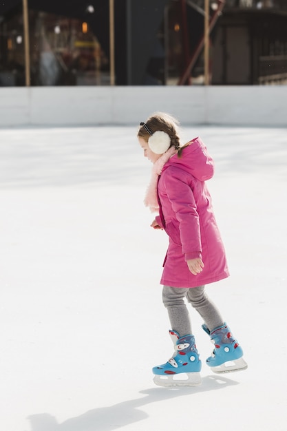 Free photo lovely girl ice skating full shot