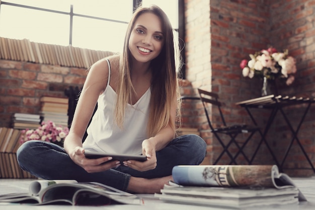 Free photo lovely young woman portrait