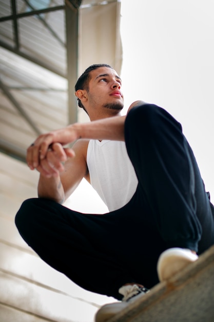 Free photo low angle boy doing parkour