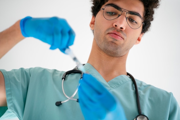 Low angle doctor holding injection