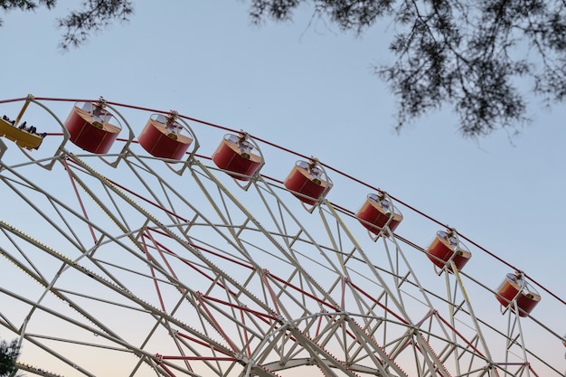 Free Photo low angle empty ferris wheel at carnival