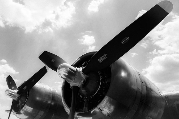 Free Photo low angle greyscale shot of two propellers of a plane ready for a takeoff