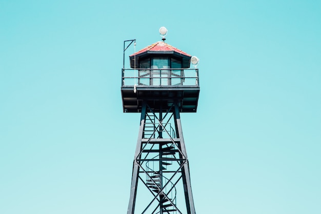 Free photo low angle shot of a black lifeguard tower with red rooftop