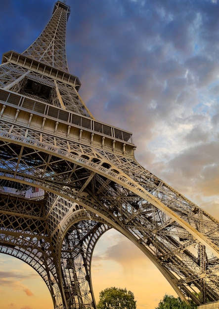 Free photo low angle shot of the eiffel tower in paris, france