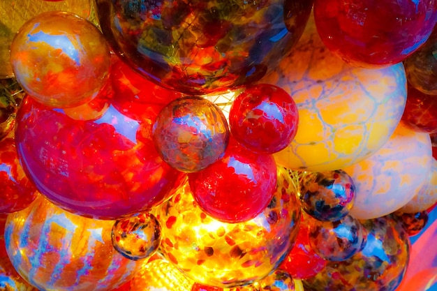 Free photo low angle shot of glass red balls christmas decorations in market