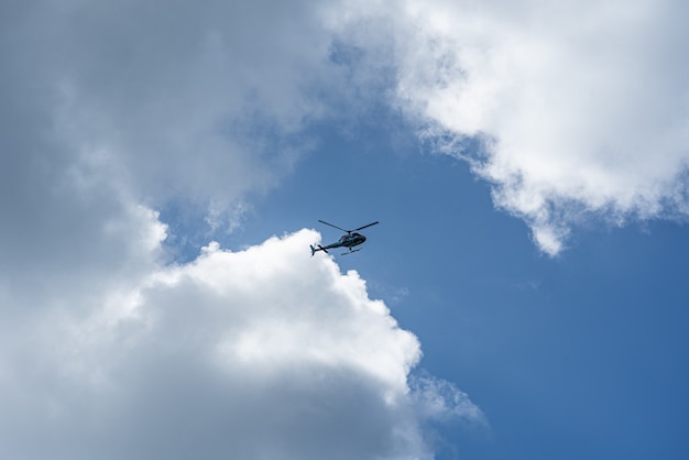 Free Photo low angle shot of a helicopter in the cloudy sky