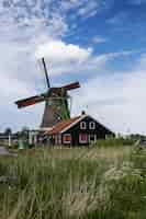 Free photo low angle shot of windmills in zaanse schans neighborhood