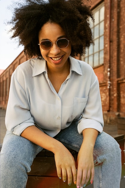 Free photo low angle smiley woman outdoors