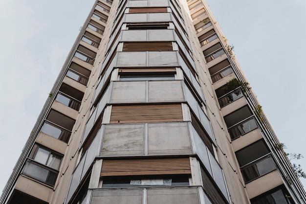 Free Photo low angle of tall apartment building in the city