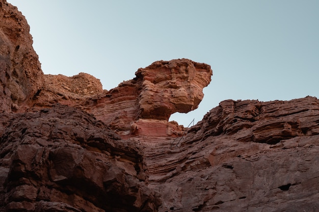 Free photo low angle view of the beautiful rocky cliffs on the desert captured on a sunny day