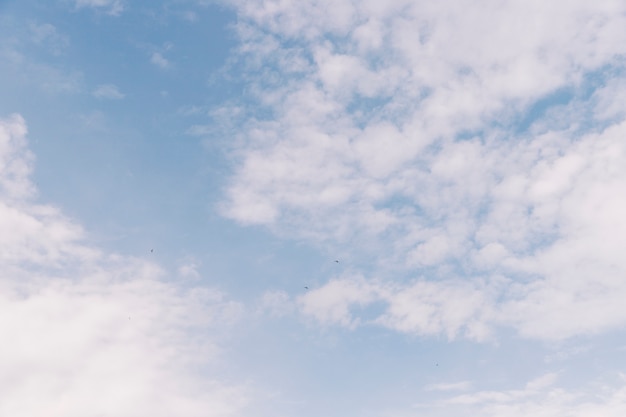 Free photo low angle view of cloudy sky