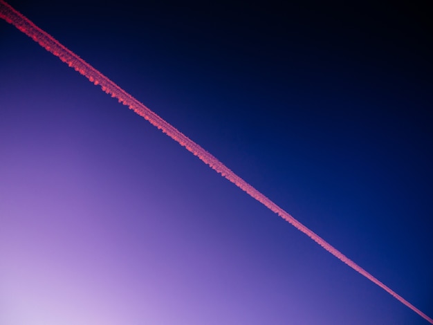 Free photo low angle view of a plane track on a blue sky during the evening - great for backgrounds