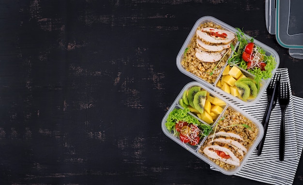 Free photo lunch box  chicken, bulgur, microgreens, tomato  and fruit. healthy fitness food. take away. lunchbox. top view