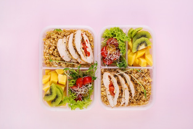 Free photo lunch box  chicken, bulgur, microgreens, tomato  and fruit. healthy fitness food. take away. lunchbox. top view