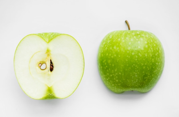 Free photo macro shot of green apple isolated on white background