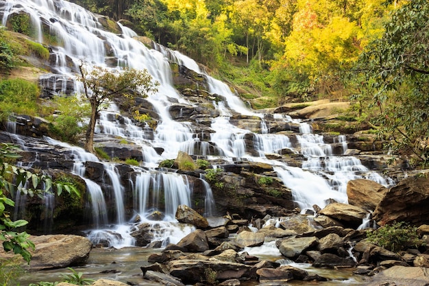 Free photo mae ya waterfall, doi inthanon national park, chiang mai, thailand