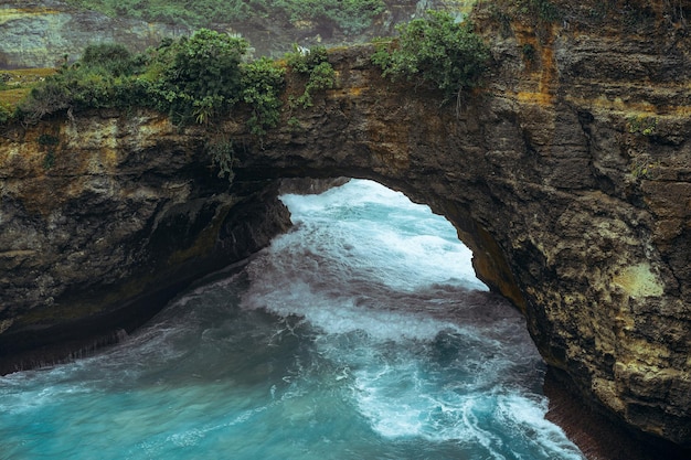 Free photo magnificent view of unique natural rocks and cliffs formation in beautiful beach known as angel's billabong beach located in the east side of nusa penida island, bali, indonesia. aerial view.