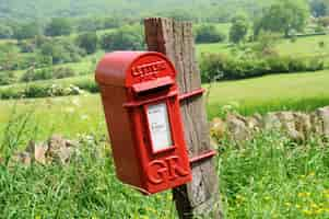 Free photo mailbox in english countryside