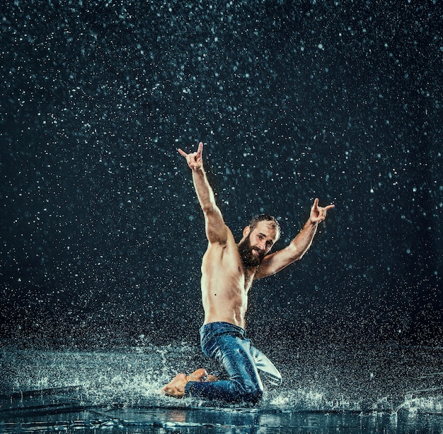 Free photo the male break dancer in water.