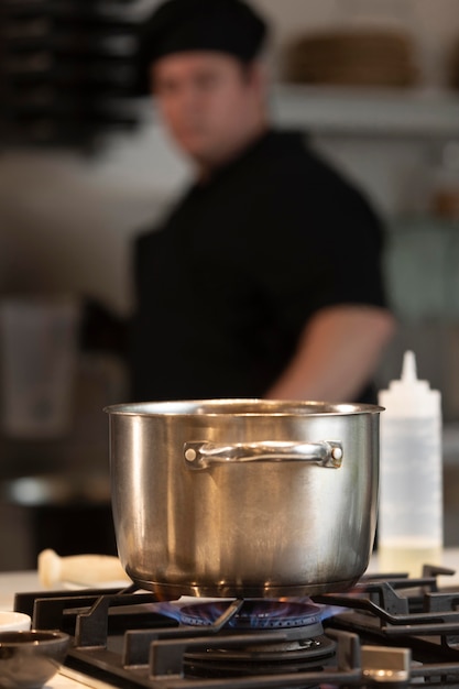 Free photo male chef in kitchen cooking