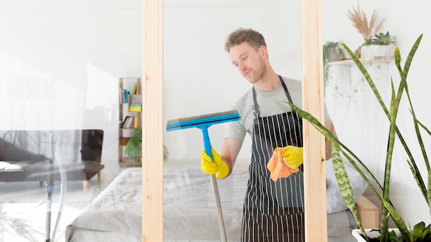 Free photo male cleaning window