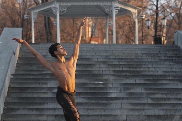 Free Photo male dancer in graceful ballet position