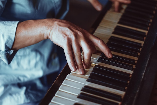 Free photo male fingers touching the piano keys