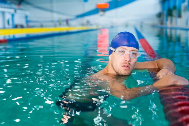 Free photo male swimmer in water looking at photographer