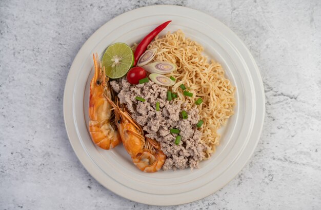 Mama and shrimp on a white plate.