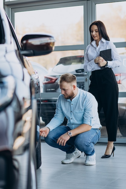 Free Photo man choosing a car and talking with salesperson