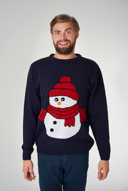 Free Photo man in christmas jumper with a snowman