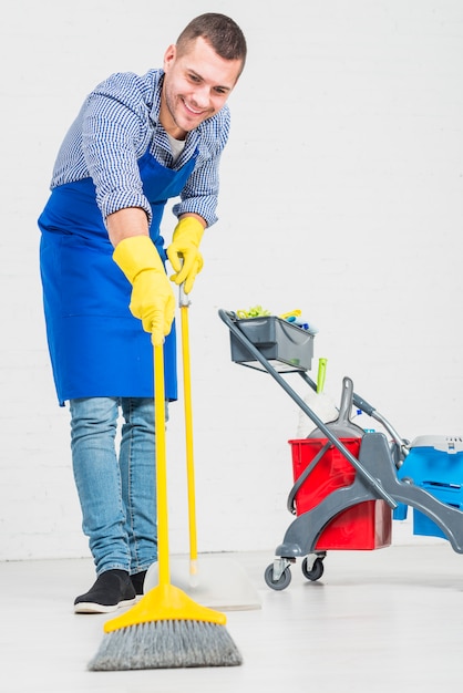 Free photo man cleaning his home