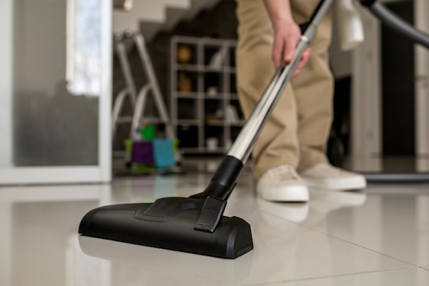 Free photo man doing professional home cleaning service