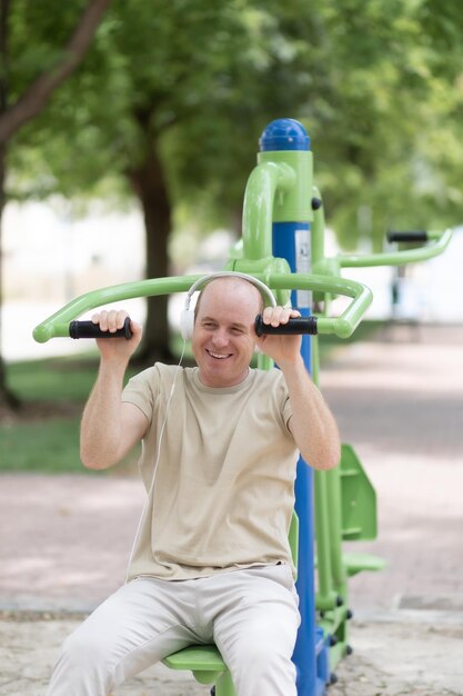 Man getting outdoor bodybuilding exercises